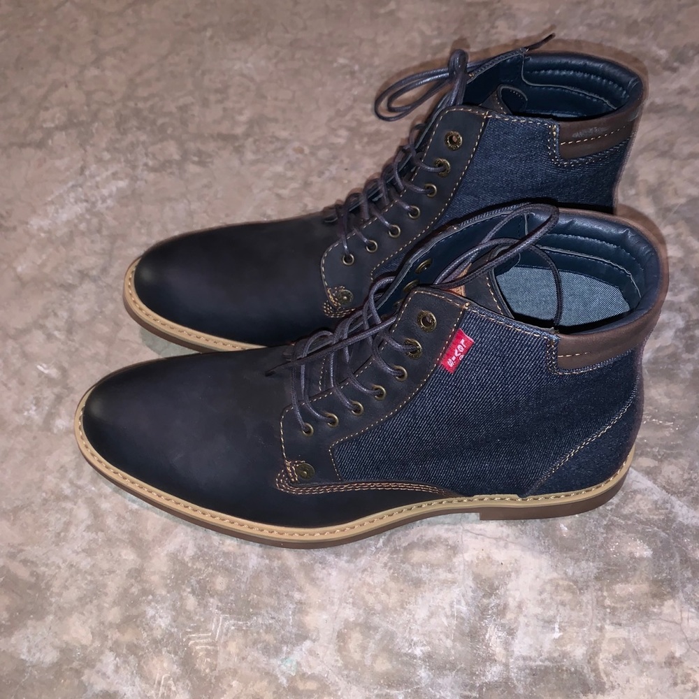 Men’s Levi’s boots